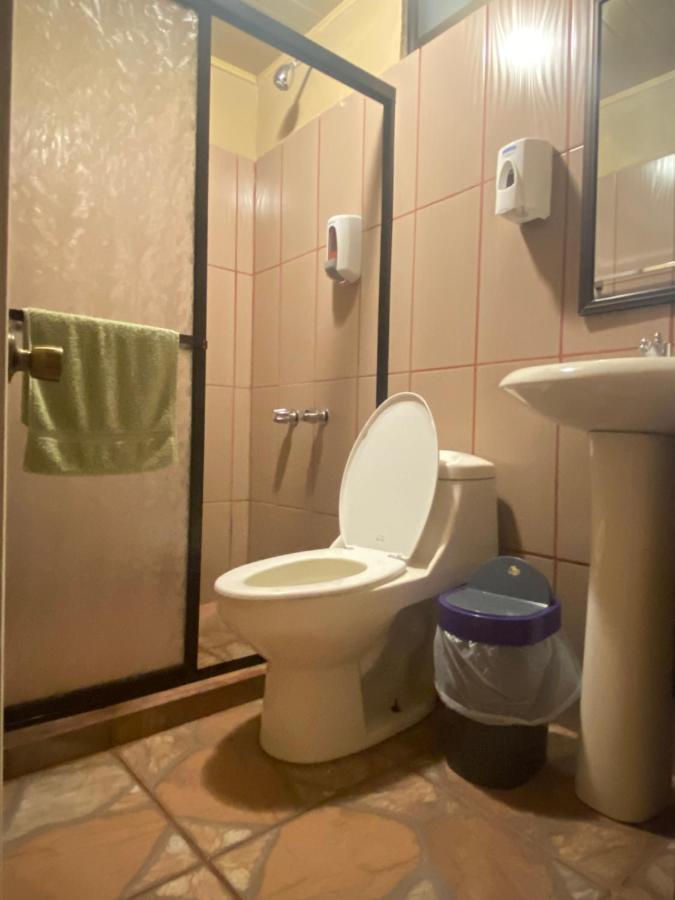 Hotel Uran Rivas Екстер'єр фото