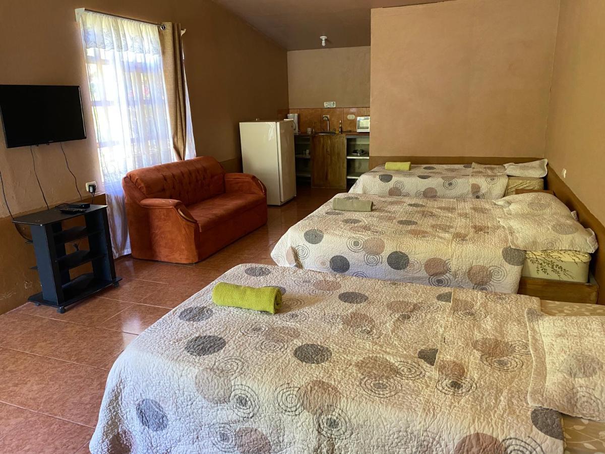 Hotel Uran Rivas Екстер'єр фото