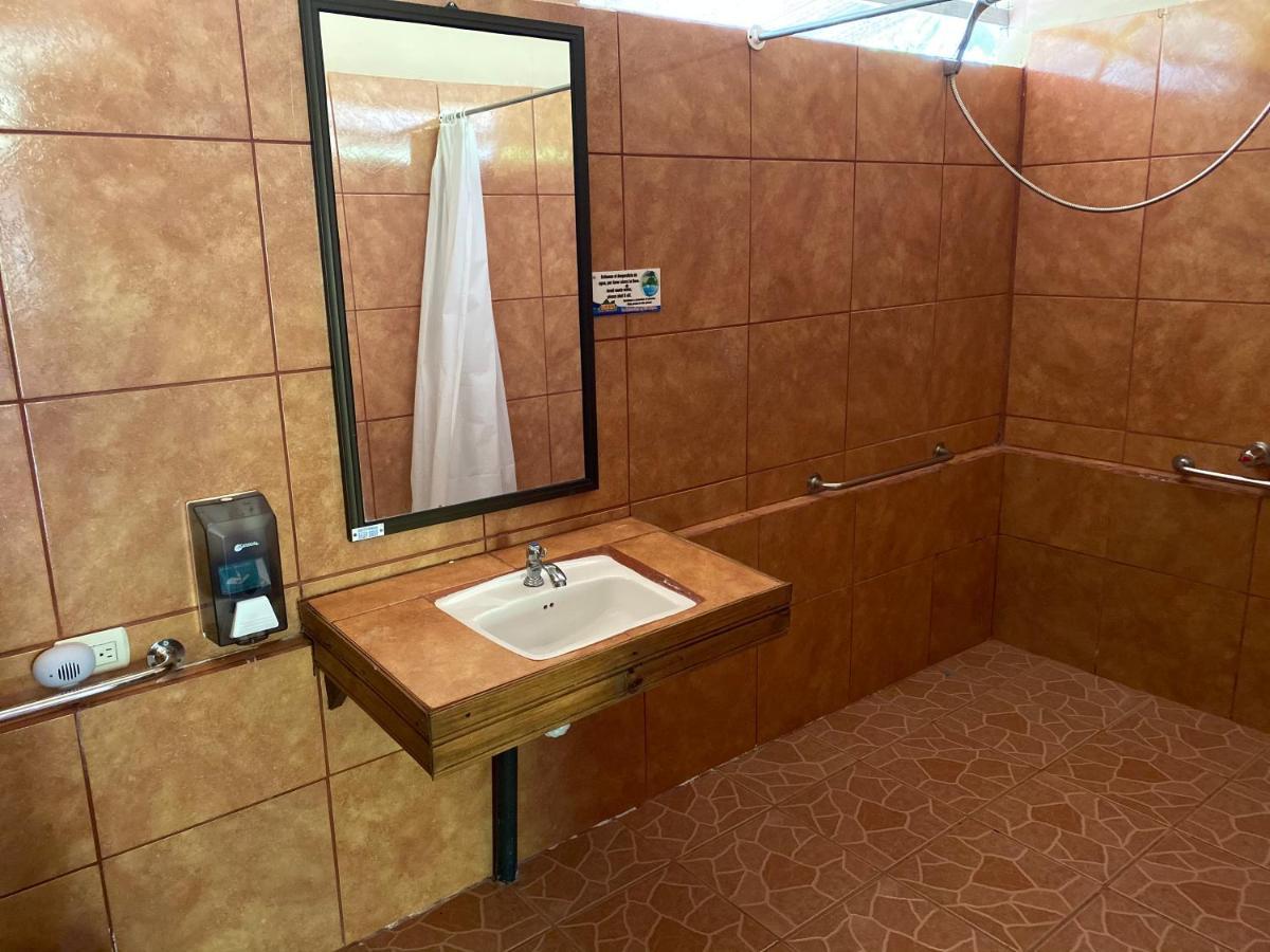 Hotel Uran Rivas Екстер'єр фото