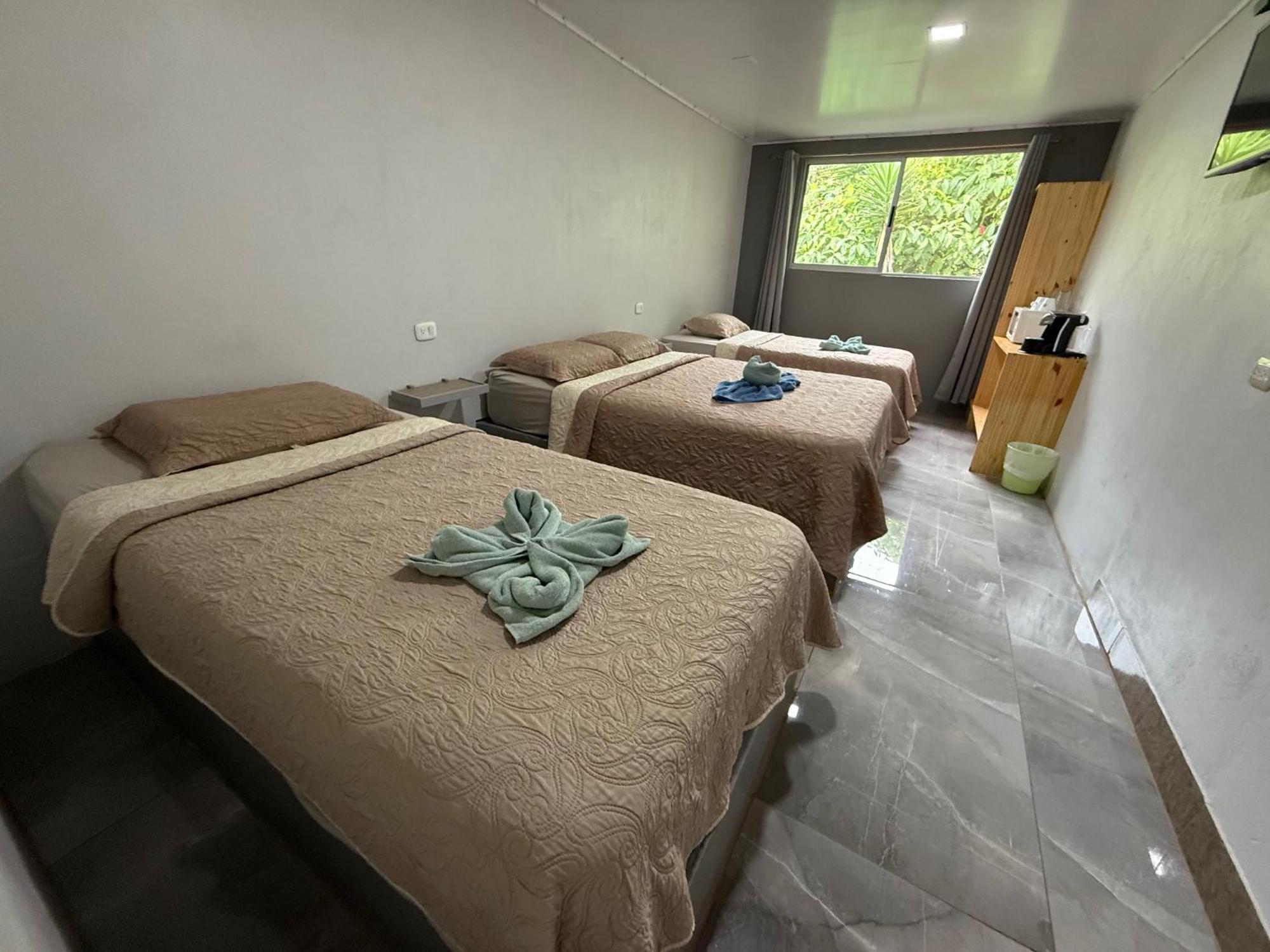 Hotel Uran Rivas Екстер'єр фото