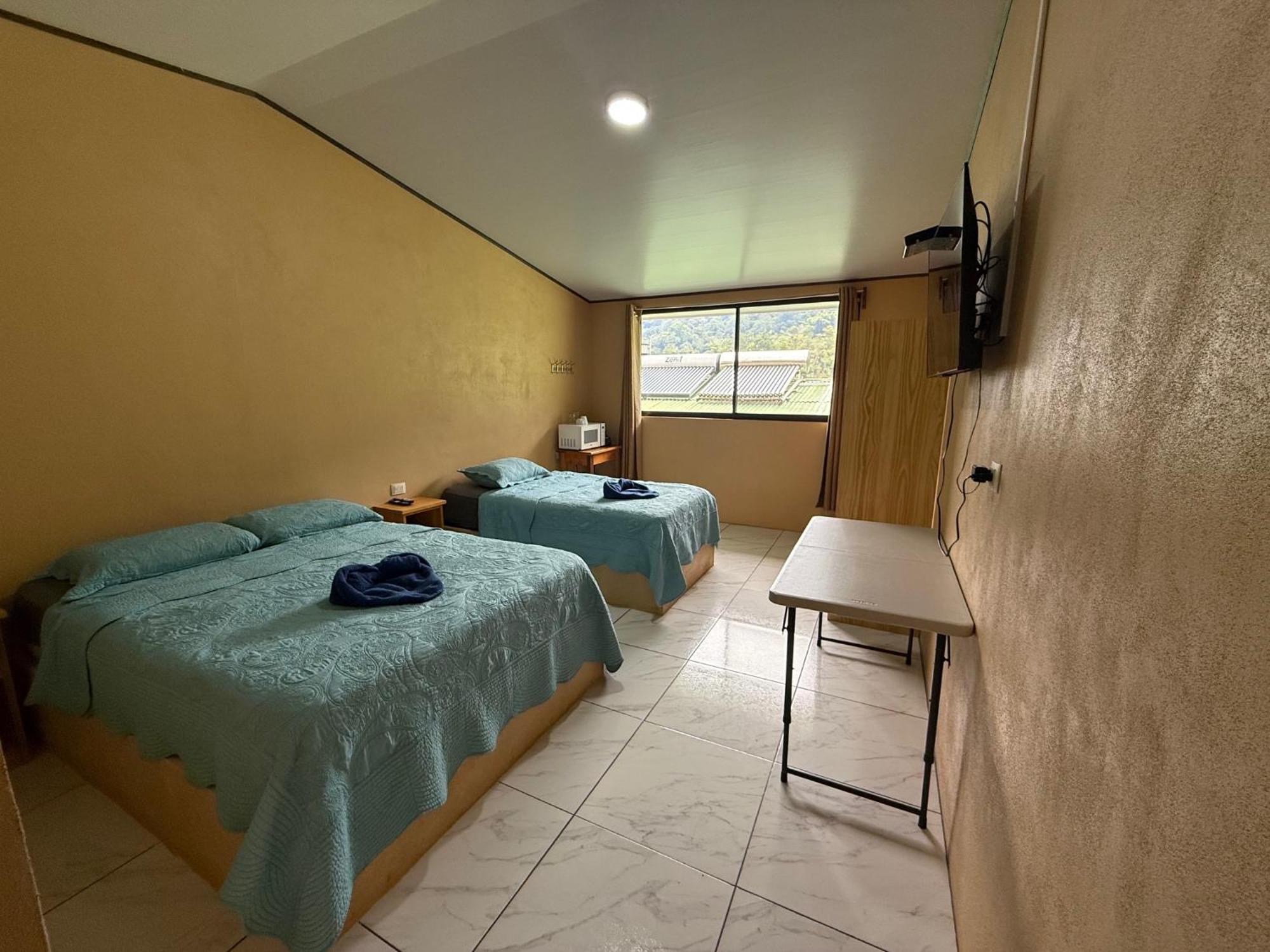 Hotel Uran Rivas Екстер'єр фото