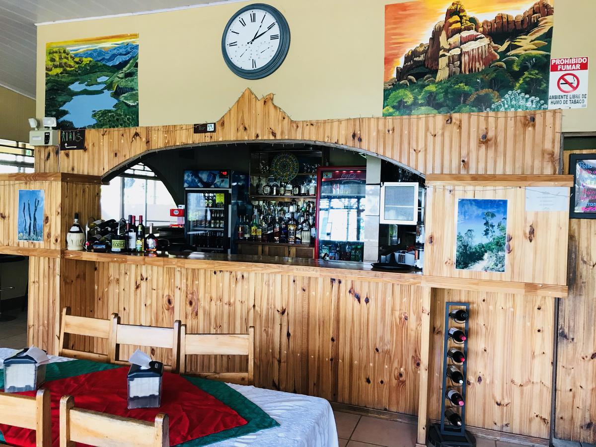 Hotel Uran Rivas Екстер'єр фото
