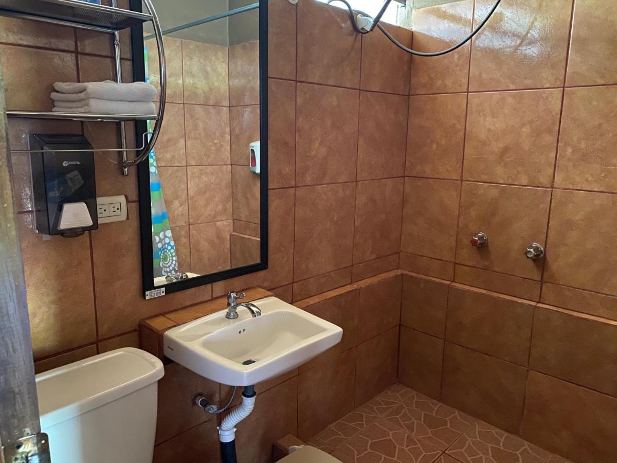 Hotel Uran Rivas Екстер'єр фото